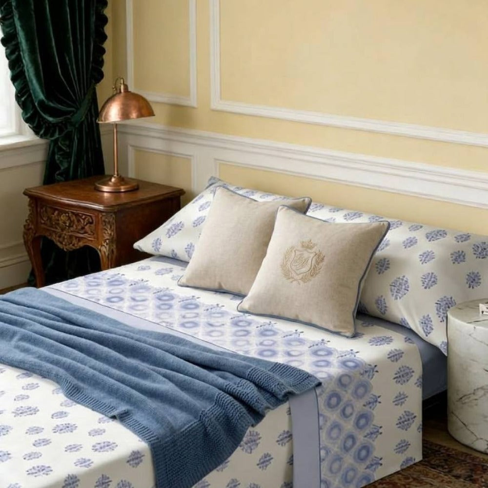 Juego de cama de tres piezas apto para todas las estaciones, que incluye una sábana, una sábana ajustable y fundas de almohada. Medidas: 90 cm, 105 cm, 135 cm, 150 cm y 180 cm.