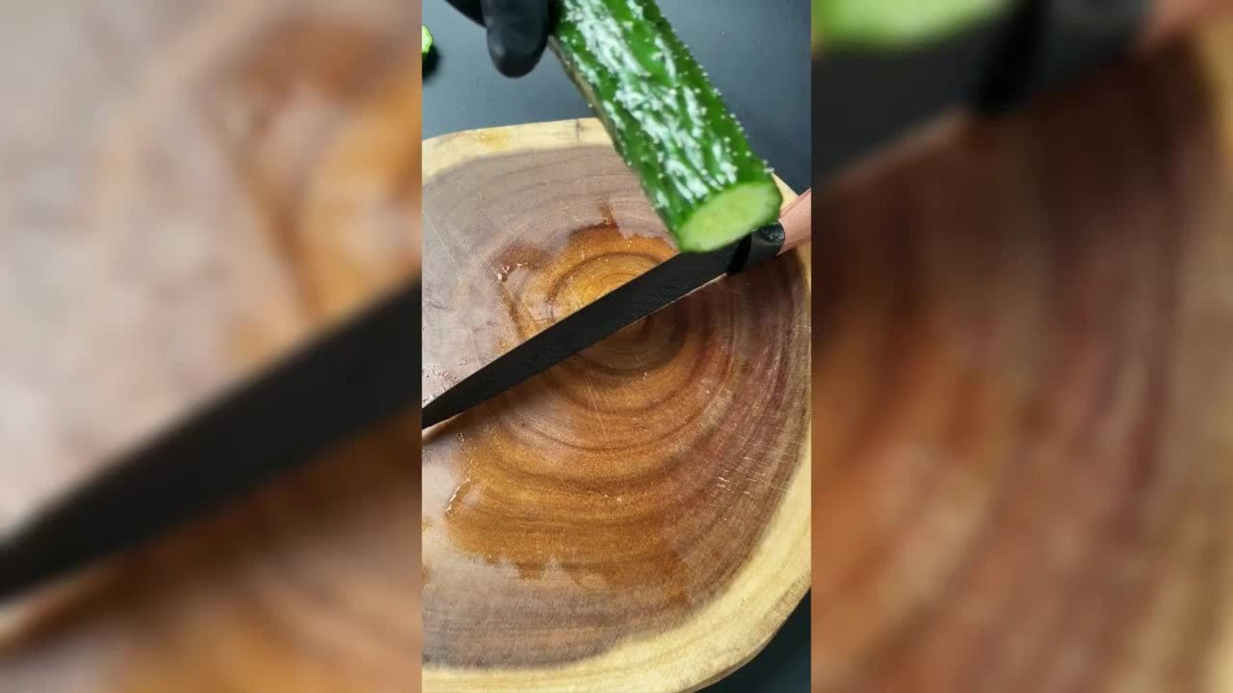 Un juego de 6 cuchillos de cocina para chef con hojas de acero inoxidable, famosos por su filo y durabilidad. Este juego incluye un mango ergonómico, tijeras y un pelador, todos resistentes al óxido y fáciles de mantener.