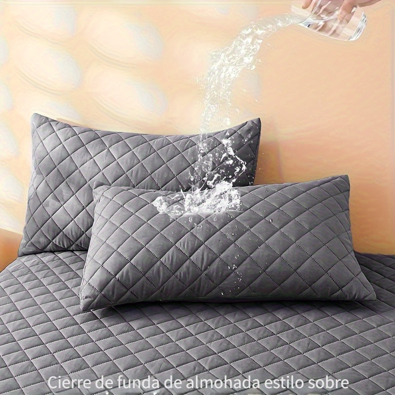 Este es un set de 3 piezas que incluye una funda protectora de colchón ultrasuave e impermeable y una media funda de almohada (el relleno de la almohada no está incluido). Cuenta con un diseño grueso y cálido en un color sólido, lo que lo convierte en una
