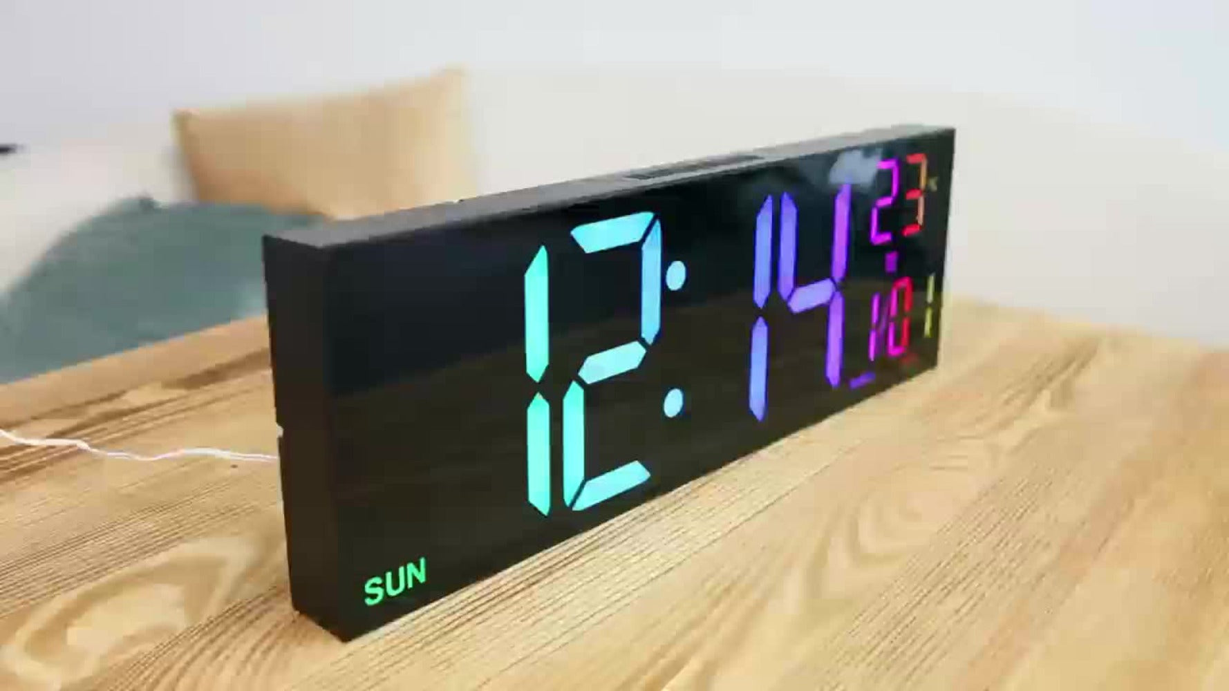 Reloj de pared digital grande de 41.91 cm con control remoto, gran pantalla LED/doble alarma/8 colores RGB/brillo automático/fecha/horario de verano automático/temperatura/luz nocturna, relojes de gimnasio para sala de estar, dormitorio, oficina, decoraci