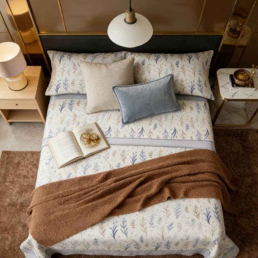 Juego de cama de tres piezas apto para todas las estaciones, que incluye una sábana, una sábana ajustable y fundas de almohada. Medidas: 90 cm, 105 cm, 135 cm, 150 cm y 180 cm.