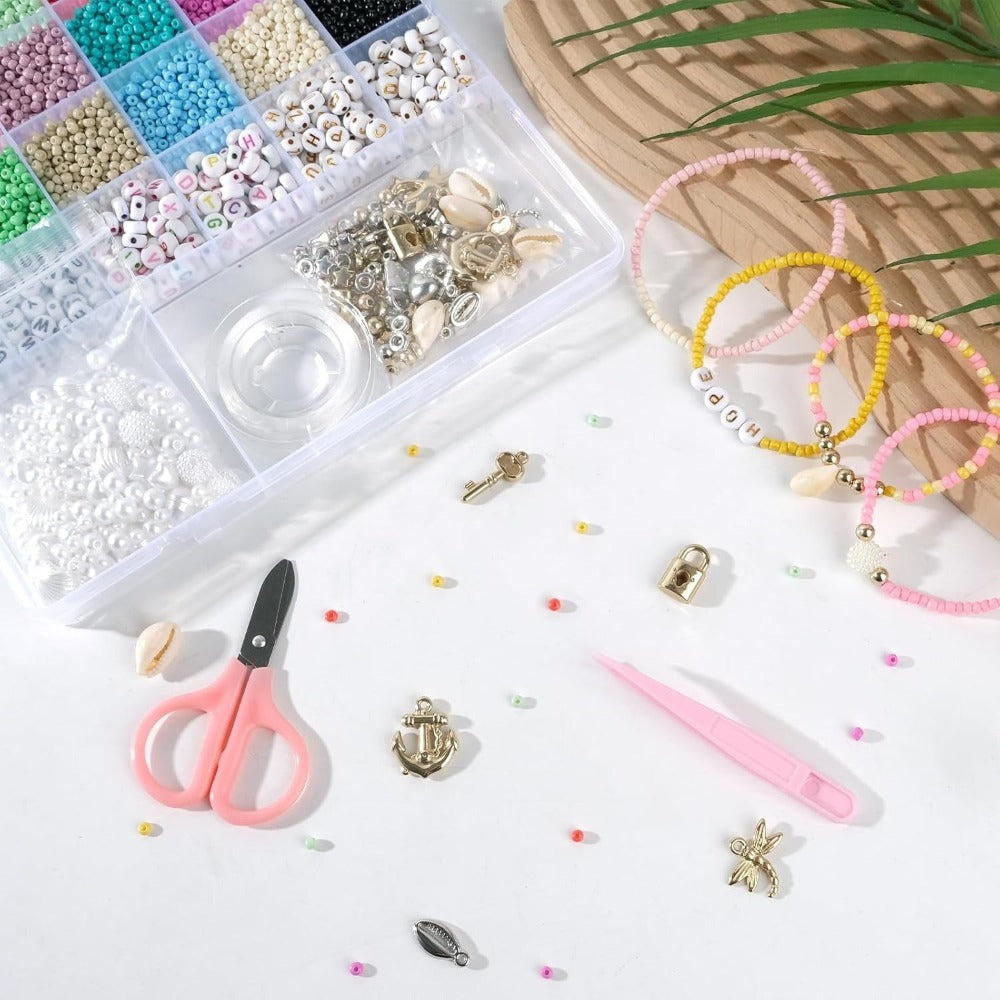 6500 piezas de cuentas de 3 mm en 24 colores | ARTREE Conjunto de cuentas de 3 mm para pulseras , incluye cuentas con letras, ideal para hacer pulseras DIY, collares, artesanías y joyas.