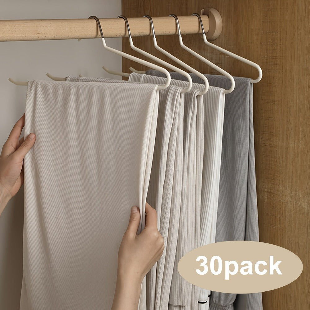 Una colección de 30 perchas doradas antideslizantes diseñadas para pantalones, con un diseño abierto que ahorra espacio. Estas perchas versátiles son ideales para sujetar pantalones, bufandas, jeans, toallas y más, disponibles en negro, blanco y gris.