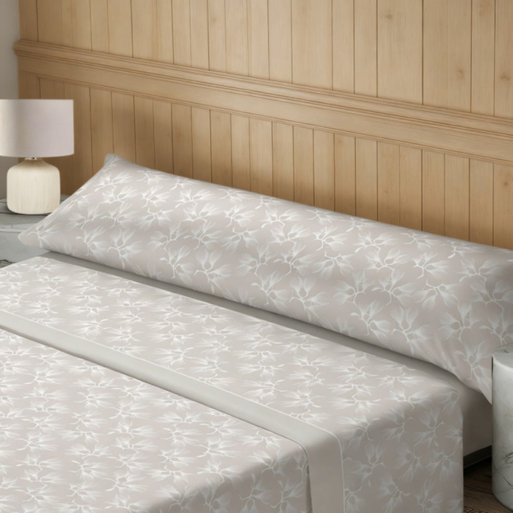 Juego de cama de tres piezas apto para todas las estaciones, que incluye una sábana, una sábana ajustable y fundas de almohada. Medidas: 90 cm, 105 cm, 135 cm, 150 cm y 180 cm.