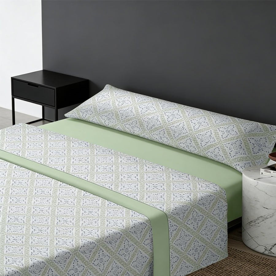 Juego de cama de tres piezas apto para todas las estaciones, que incluye una sábana, una sábana ajustable y fundas de almohada. Medidas: 90 cm, 105 cm, 135 cm, 150 cm y 180 cm.