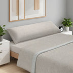 Juego de cama de tres piezas apto para todas las estaciones, que incluye una sábana, una sábana ajustable y fundas de almohada. Medidas: 90 cm, 105 cm, 135 cm, 150 cm y 180 cm.