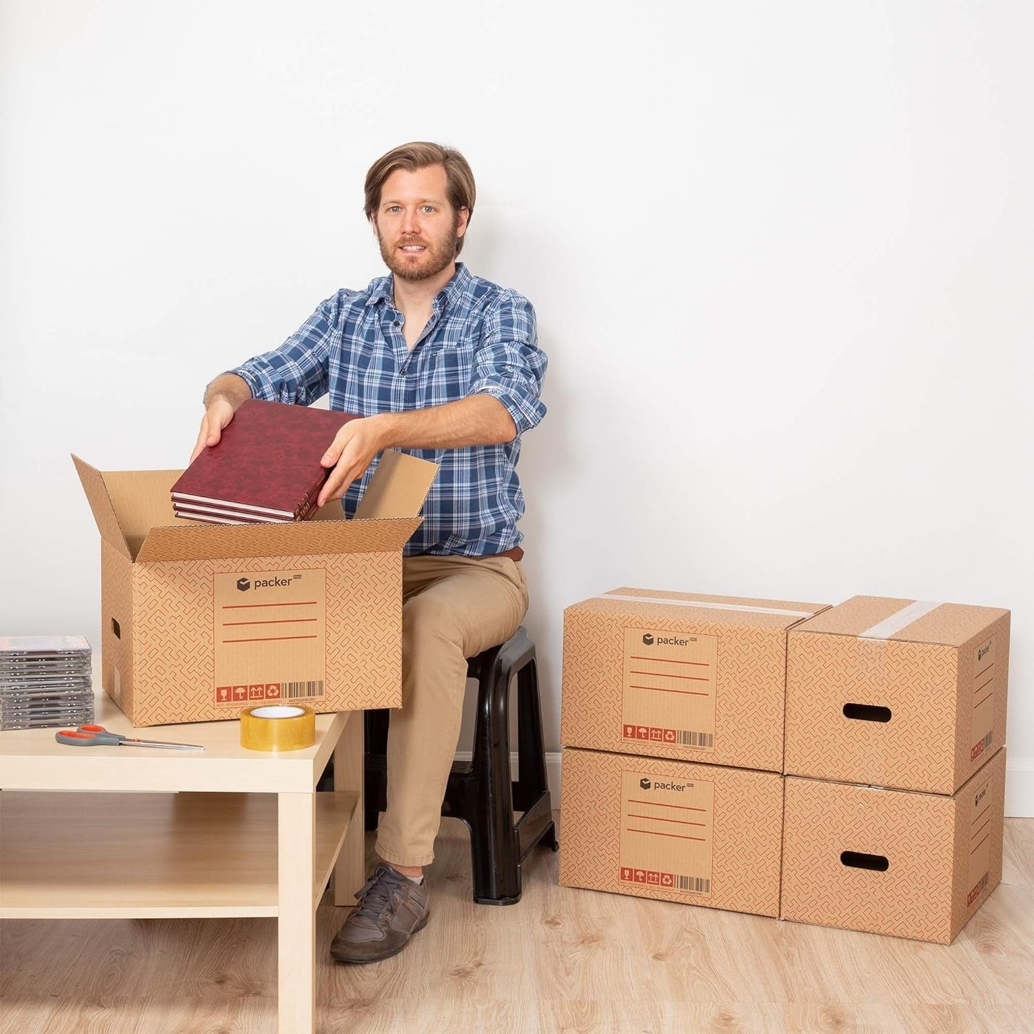 Caja Cartón para Mudanzas y Almacenaje Ultra Resistentes con Asas, Fabricadas en Cartón Duro, Ideal para Mudanzas o Almacenaje de Libros y Ropa, Transporte Cómodo y Seguro gracias a las Asas Laterales - packer PRO