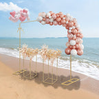 Soporte de 2 x 2 metros + 2 piezas de estantes cuadrados para flores de 27 x 27 x 80 cm, dorados, para bodas, fiestas de cumpleaños