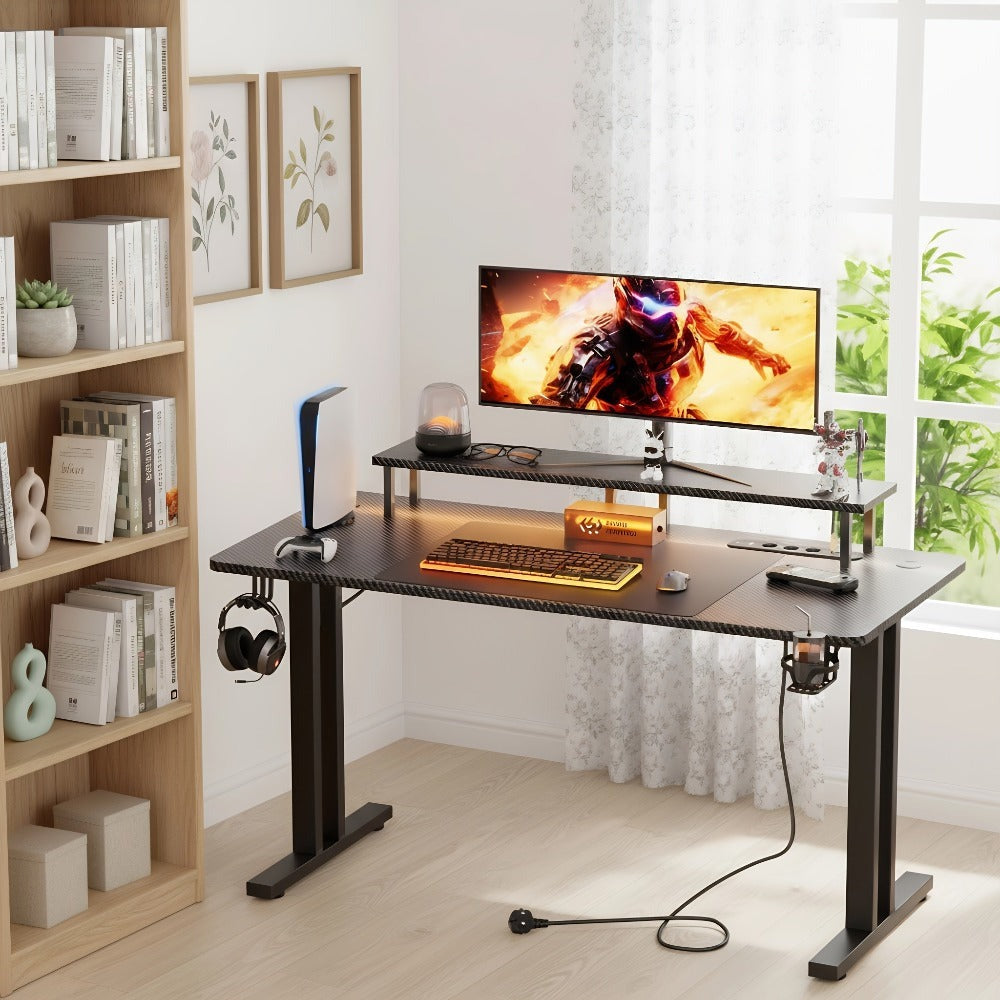 Escritorio Gaming RGB con Tomas de Corriente y Soporte para Monitor, Estación de Trabajo Ergonómica para Computadora, Mesa de Fibra de Carbono Grande para Oficina en Casa con Portavasos y Gancho para Auriculares, Regalos de Navidad,