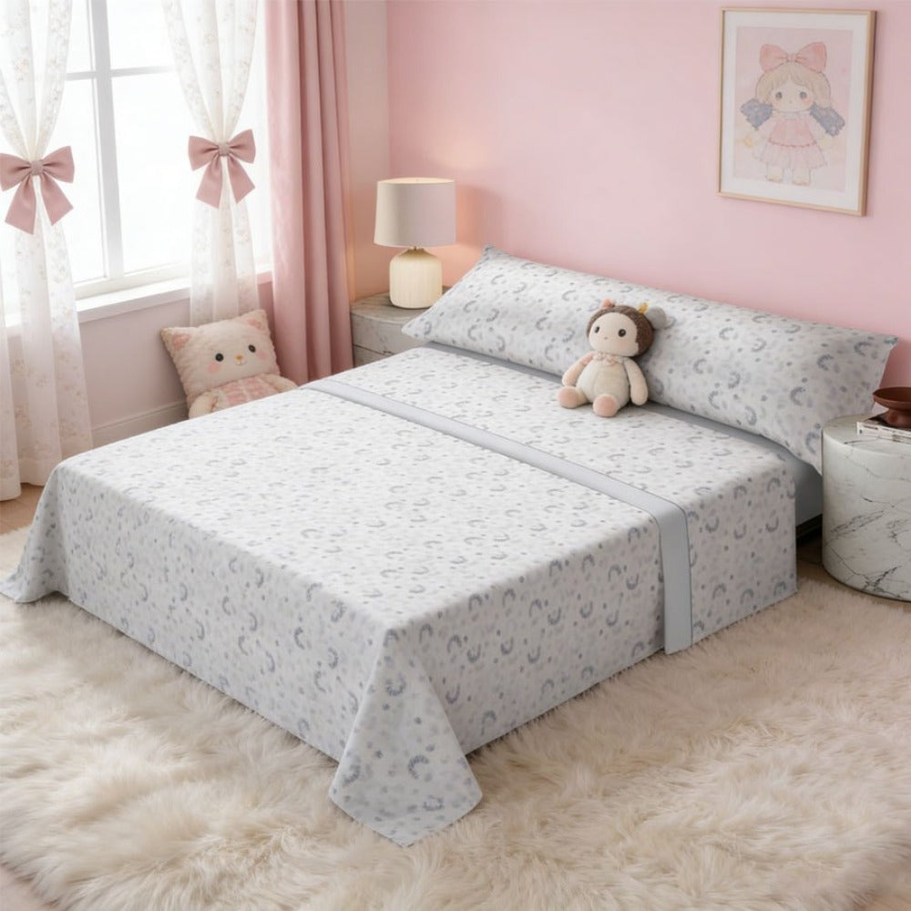 Juego de cama de tres piezas apto para todas las estaciones, que incluye una sábana, una sábana ajustable y fundas de almohada. Medidas: 90 cm, 105 cm, 135 cm, 150 cm y 180 cm.