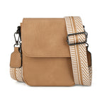 Un nuevo bolso bandolera para mujer con varios bolsillos, tapa abatible, correa ancha de PU tejido de moda y diseñado para llevar sobre un solo hombro