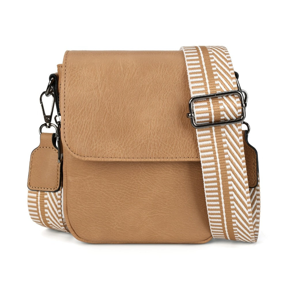 Un nuevo bolso bandolera para mujer con varios bolsillos, tapa abatible, correa ancha de PU tejido de moda y diseñado para llevar sobre un solo hombro