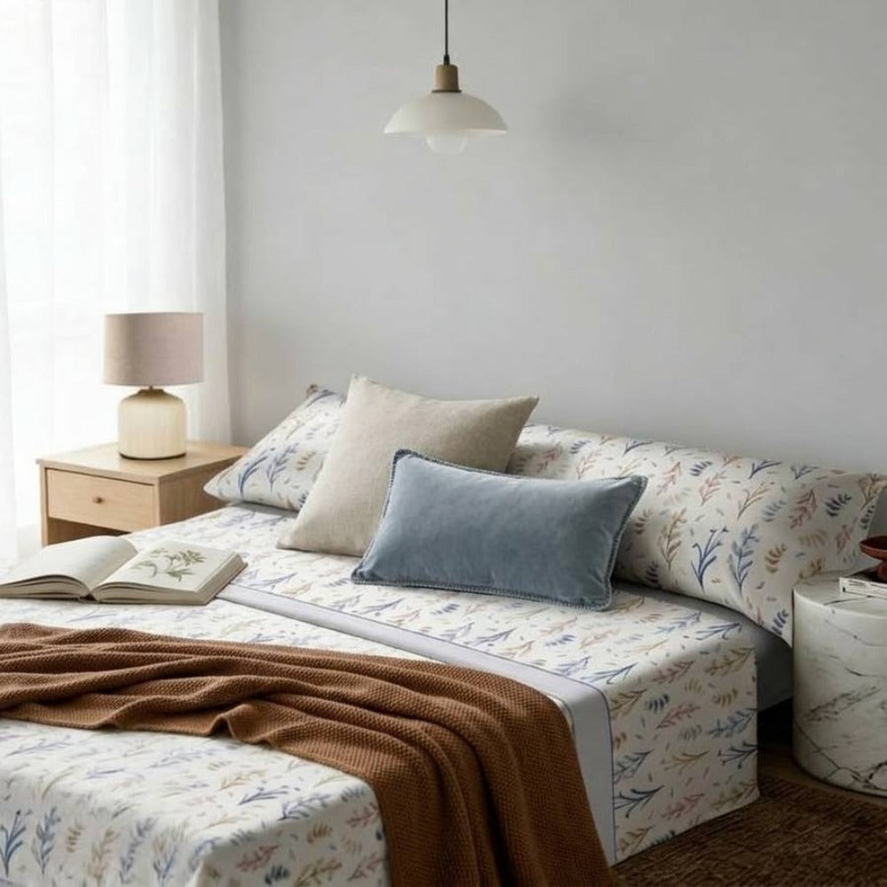 Juego de cama de tres piezas apto para todas las estaciones, que incluye una sábana, una sábana ajustable y fundas de almohada. Medidas: 90 cm, 105 cm, 135 cm, 150 cm y 180 cm.