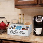 Organizador de barra de café Deluxe Freestable con cajón - Madera, apto para cápsulas de café, suministros de té, sobres de azúcar y cremas | Estación espaciosa para encimera, oficina, cafetería | Organizador de cajón para regalos de Navidad