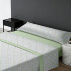 Juego de cama de tres piezas apto para todas las estaciones, que incluye una sábana, una sábana ajustable y fundas de almohada. Medidas: 90 cm, 105 cm, 135 cm, 150 cm y 180 cm.