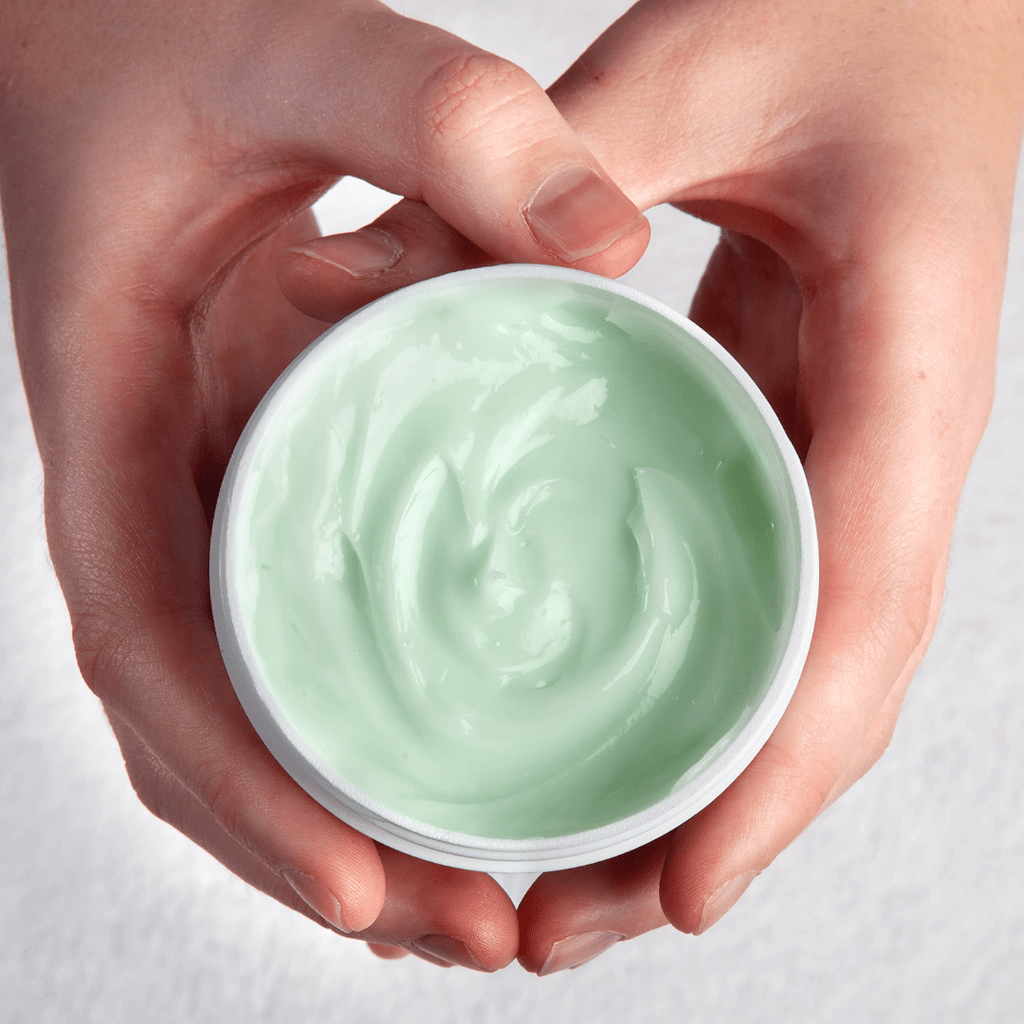 Crema de Árnica 250 g | Gel Cosmético para Masaje Muscular | Sensación Calmante y Refrescante | Ideal para Piernas Cansadas, Cuello y Espalda | Uso Deportivo y Diario