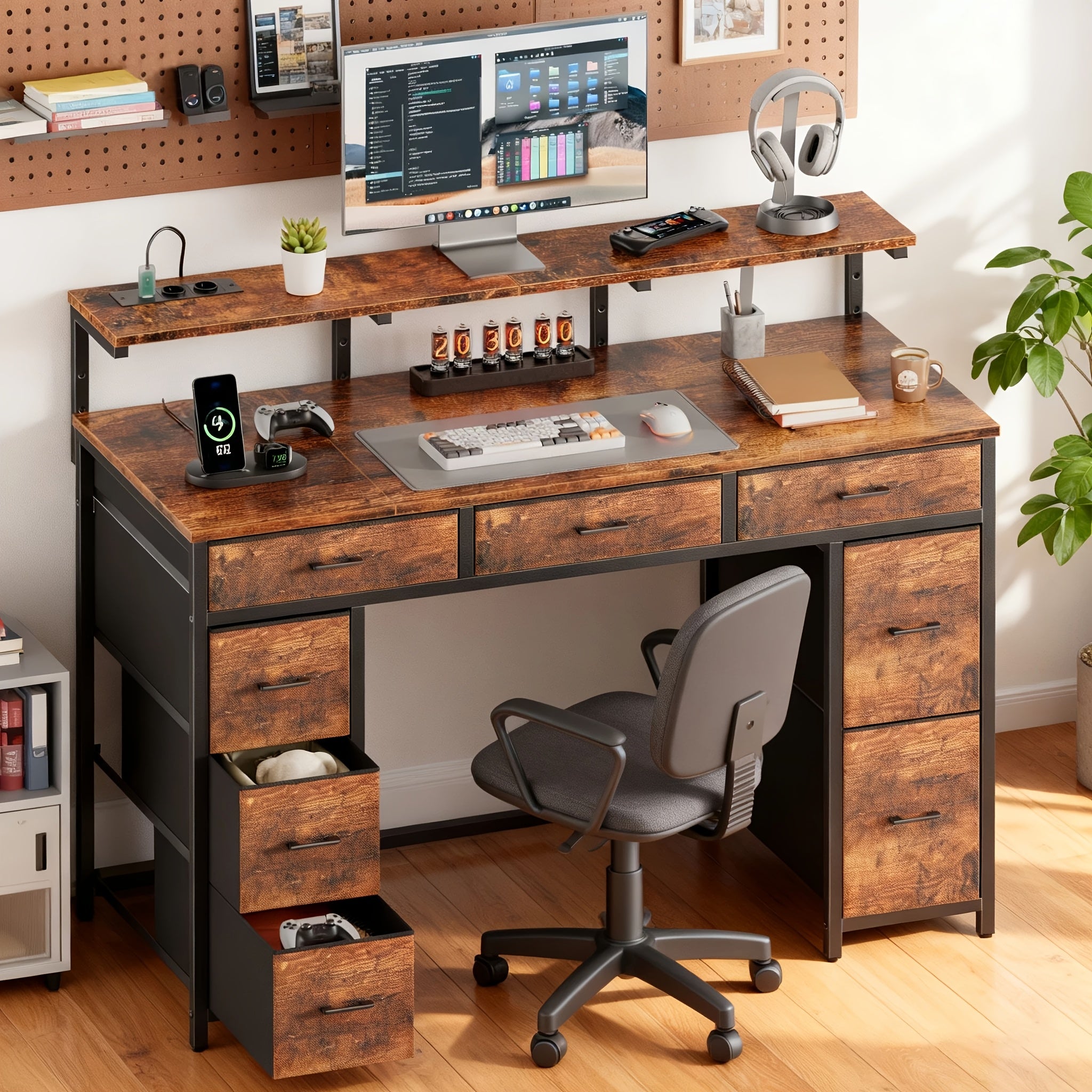 Escritorio para Gaming con 8 Cajones de Tela, Soporte para Monitor con Luz LED, Regleta Europea (2 AC/2 USB), Tapa de Madera, Patas Ajustables para Oficina en Casa/Sala de Juegos