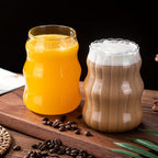 Almacén Local, Juego de 6 Vasos Rayados con Forma de Nube, Incluye 6 Pajitas, 530 ml/18 oz, Adecuado para Bebidas Frías/Calientes, Jugo, Leche, Agua, Helado, Cócteles, Perfecto para Fiestas, Hecho de Vidrio Borosilicato, Apto para Lavavajillas