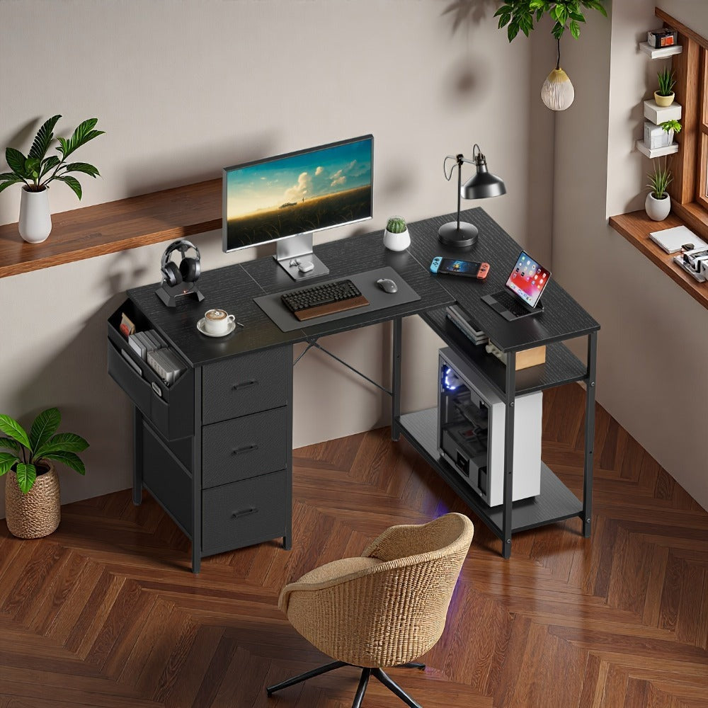 Escritorio Furnishia para Computadora con Bolsillos Laterales, Escritorio Gaming con Cajones y Bolsa de Almacenamiento, Escritorio de Esquina con Estante de Dos Niveles para Dormitorio, Estación de Trabajo, Oficina