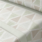 Juego de cama de tres piezas apto para todas las estaciones, que incluye una sábana, una sábana ajustable y fundas de almohada. Medidas: 90 cm, 105 cm, 135 cm, 150 cm y 180 cm.