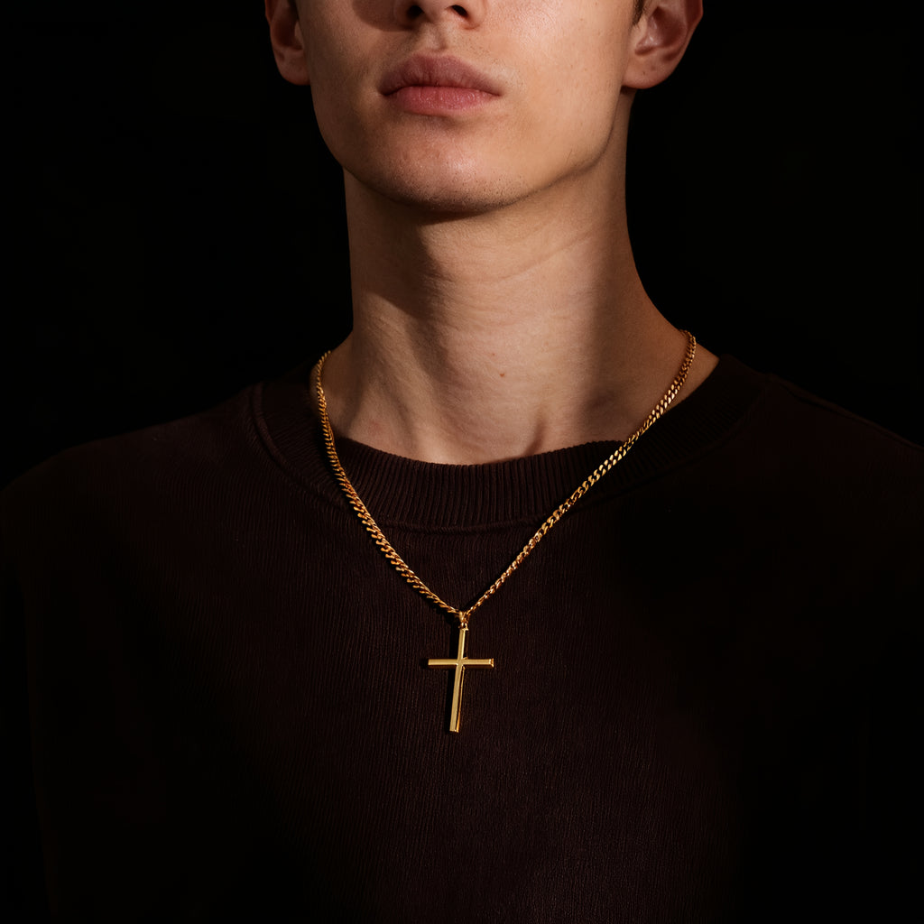 Collar con colgante para hombre hecho de plata 925, con una cruz tridimensional chapada en oro de 18 quilates, acompañado de una cadena cubana resistente de plata 925, lo que lo convierte en un regalo ideal para las fiestas o el Día del Padre, presentado