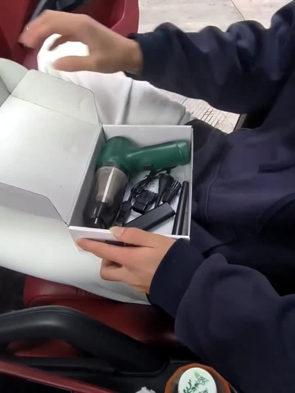 Aspiradora Inalámbrica Tres En Uno de Alta Potencia, Capaz de Aspirar, Extraer Aire y Soplar. Ideal para el Coche y el Hogar, con una Batería de Larga Duración. Recoge Eficazmente Polvo, Detritos y Pelo de Mascotas, Mientras Extrae