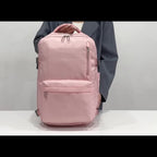 La mochila está hecha de tela Oxford de alta calidad, con un compartimento de viaje de separación seca y húmeda, color sólido, mochila simple y de gran capacidad con compartimento independiente para zapatos, ideal para viajes, desplazamientos y escuela