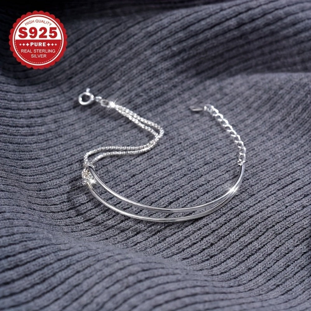 Pulsera de moda para damas, hecha de plata esterlina S925 con un diseño geométrico elegante. Versátil, amigable con la piel y cómoda de usar - perfecta para el día a día, ocasiones especiales o como idea de regalo elegante para cumpleaños y Navidad.
