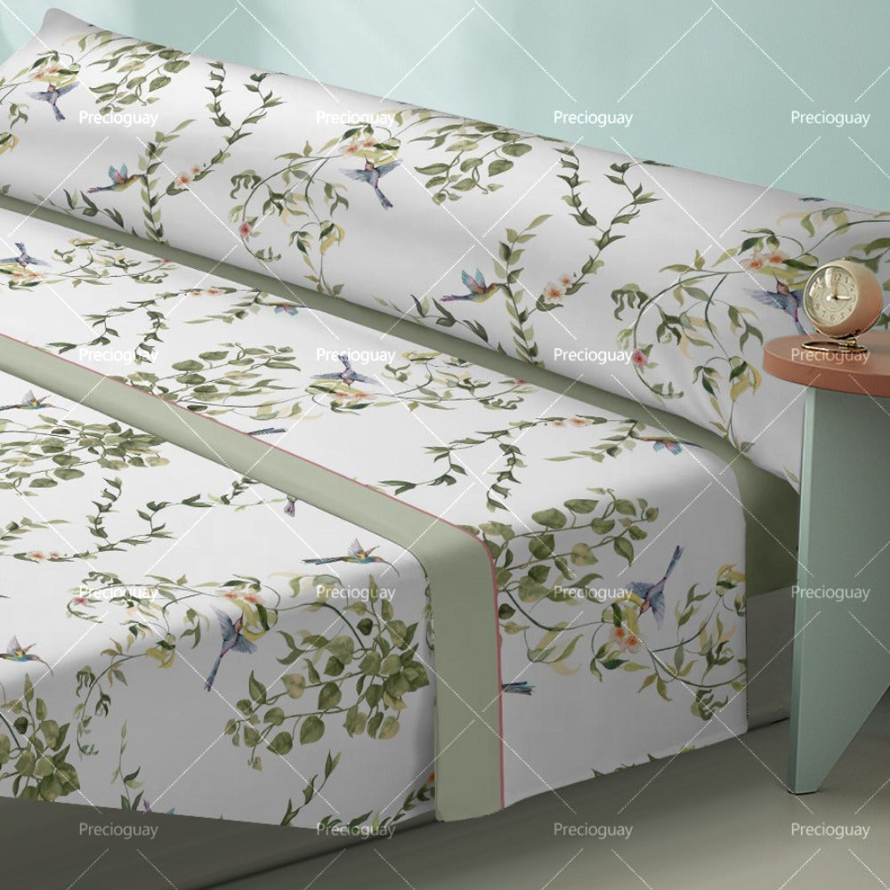 Juego de cama de tres piezas apto para todas las estaciones, que incluye una sábana, una sábana ajustable y fundas de almohada. Medidas: 90 cm, 105 cm, 135 cm, 150 cm y 180 cm.