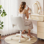 Klyvvo Silla de Escritorio con Ruedas, Silla de Maquillaje con Tejido Teddy Transpirable, Altura Ajustable, Ideal para Oficina, Hogar, Regalo Familiar, Soporta Hasta 150 Kg, Disponible en Rosa, Blanco y Gris