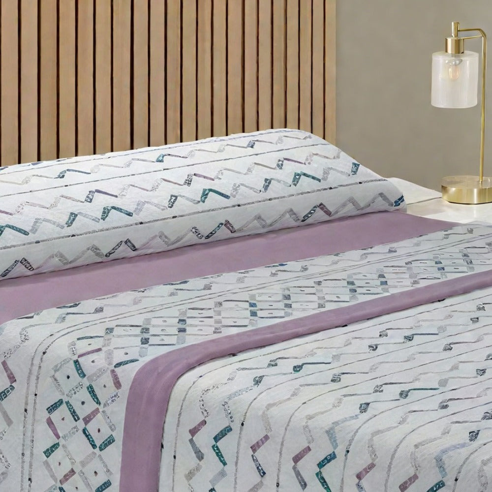 Juego de cama de tres piezas apto para todas las estaciones, que incluye una sábana, una sábana ajustable y fundas de almohada. Medidas: 90 cm, 105 cm, 135 cm, 150 cm y 180 cm.