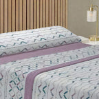 Juego de cama de tres piezas apto para todas las estaciones, que incluye una sábana, una sábana ajustable y fundas de almohada. Medidas: 90 cm, 105 cm, 135 cm, 150 cm y 180 cm.
