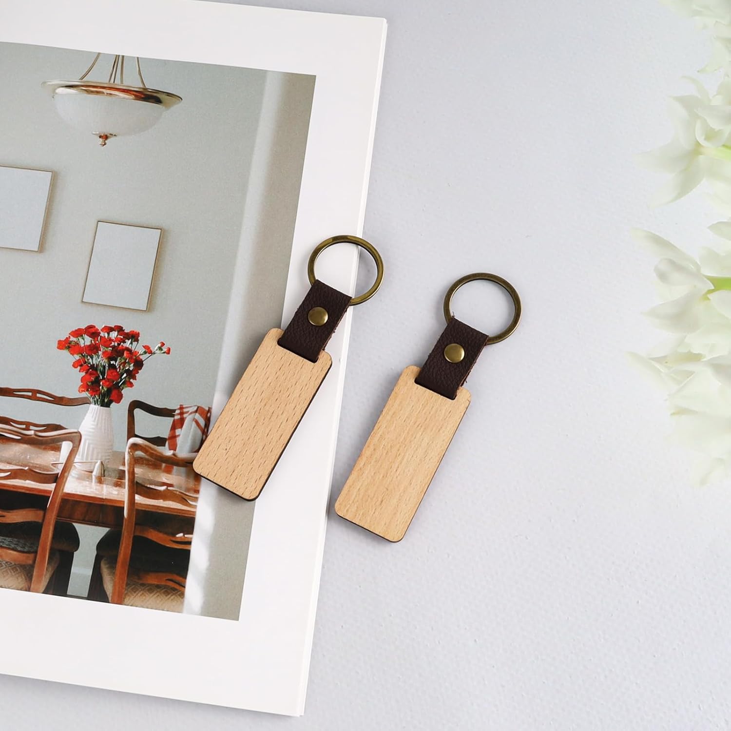 TOCOME 25/50/100 piezas de espacios en blanco para llaveros de madera de haya - Llaveros de madera de haya sin acabar de alta calidad, etiquetas rectangulares sin terminar para grabado láser DIY, llaveros de madera, artesanías de madera, adecuados para pr