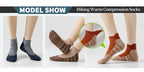 Seis pares de calcetines tobilleros de lana merino, ideales para senderismo y running. Estos calcetines de trabajo ofrecen soporte de compresión, absorben el sudor y son transpirables con un amortiguamiento grueso. Son de corte bajo y están diseñados para