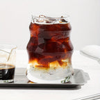 Almacén Local, Juego de 6 Vasos Rayados con Forma de Nube, Incluye 6 Pajitas, 530 ml/18 oz, Adecuado para Bebidas Frías/Calientes, Jugo, Leche, Agua, Helado, Cócteles, Perfecto para Fiestas, Hecho de Vidrio Borosilicato, Apto para Lavavajillas