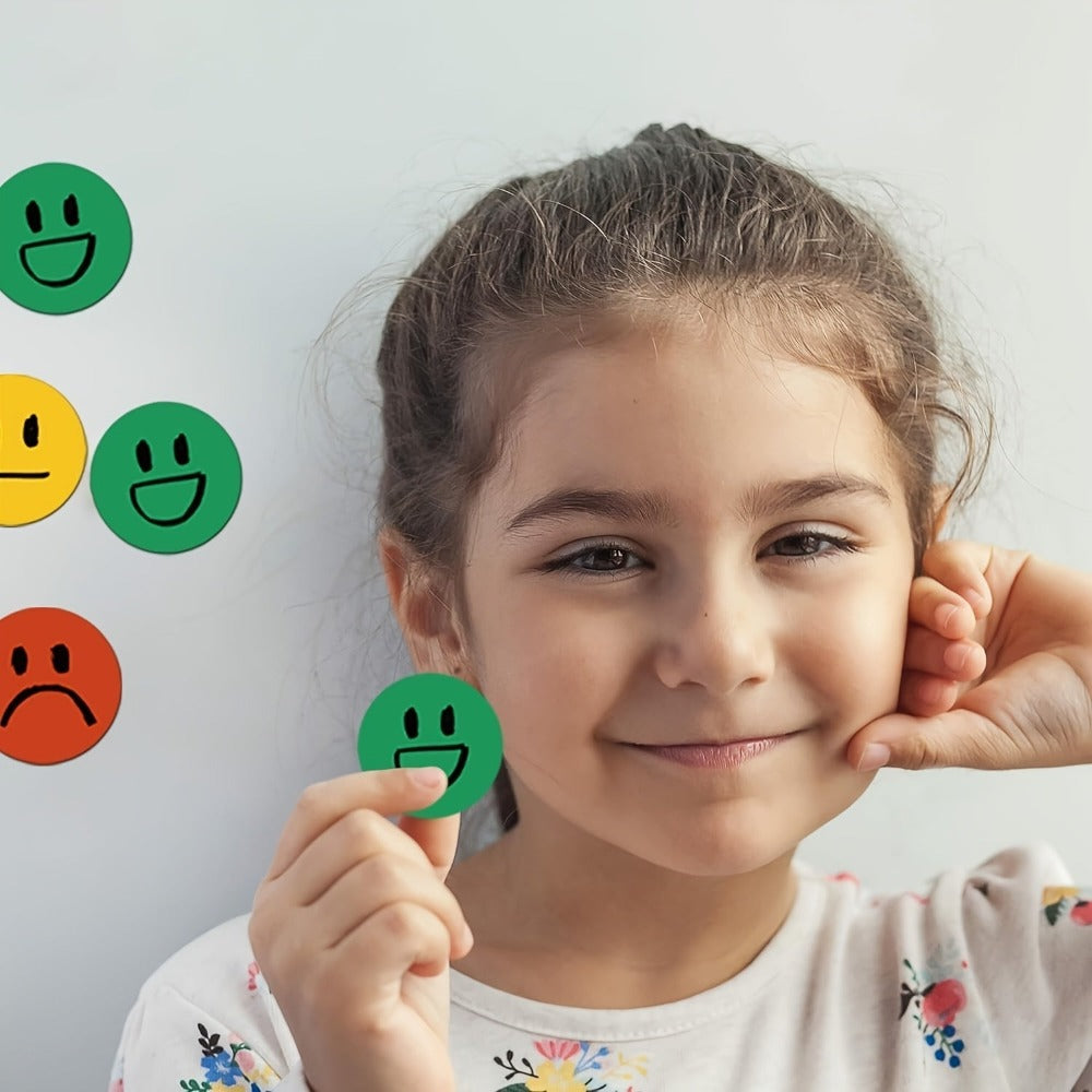 Paquete de 90 imanes de caras sonrientes de colores con un diámetro de 30 mm cada uno, con adhesivo fuerte para superficies planas. Ideal para refrigeradores, accesorios para profesores y tableros de recompensas con imanes de caras sonrientes, disponible
