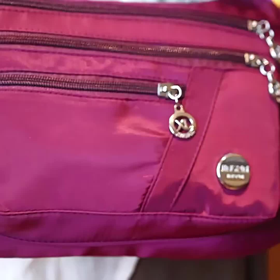 Lingzhikang Bolso Bandolera Unisex Casual - un Bolso de Hombro Espacioso con Múltiples Bolsillos y Correas Ajustables, Hecho de Forro Ligero y Duradero. La Versión Negra Presenta Detalles de Borlas