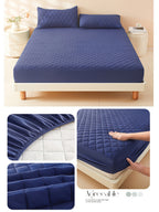 Este es un set de 3 piezas que incluye una funda protectora de colchón ultrasuave e impermeable y una media funda de almohada (el relleno de la almohada no está incluido). Cuenta con un diseño grueso y cálido en un color sólido, lo que lo convierte en una