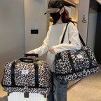 Maleta moderna con estampado de leopardo y amplio espacio, con compartimento separado para zapatos, correa de hombro ajustable, ideal para el gimnasio, yoga y escapadas de fin de semana, así como actividades de ocio y camping al aire libre