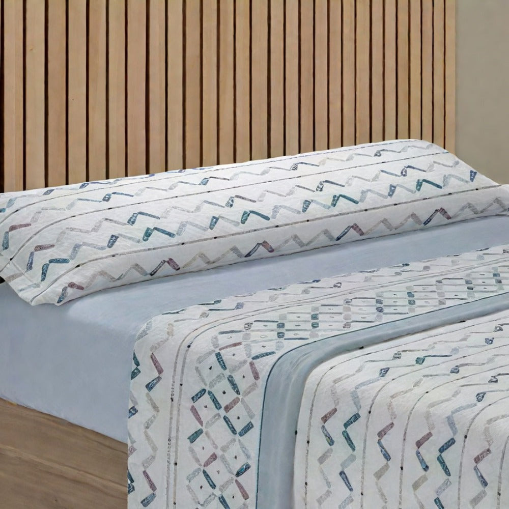 Juego de cama de tres piezas apto para todas las estaciones, que incluye una sábana, una sábana ajustable y fundas de almohada. Medidas: 90 cm, 105 cm, 135 cm, 150 cm y 180 cm.