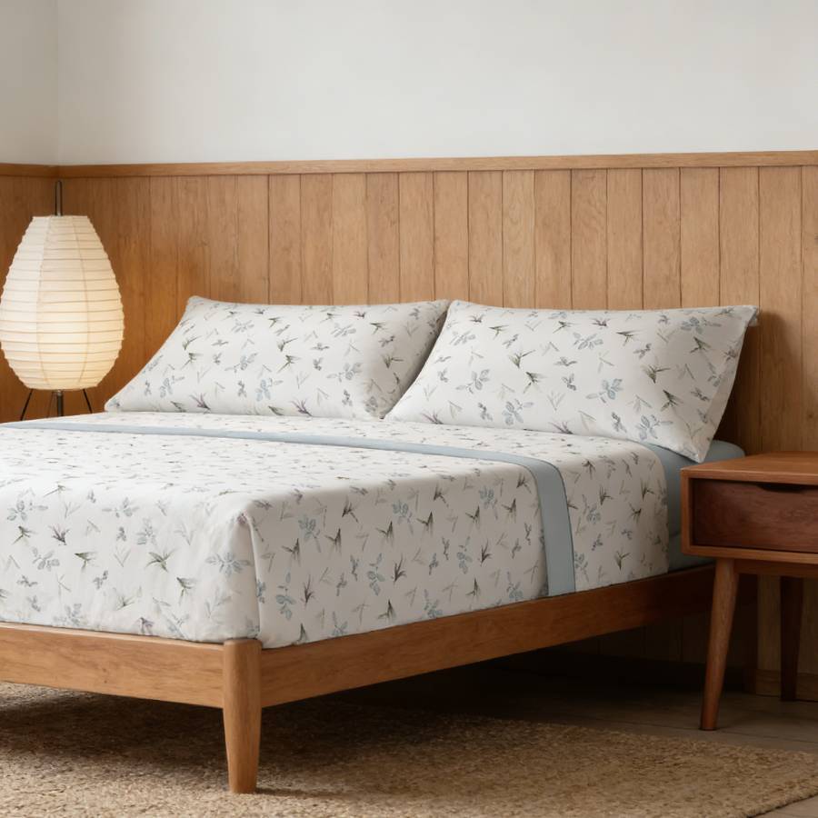 Juego de cama de tres piezas apto para todas las estaciones, que incluye una sábana, una sábana ajustable y fundas de almohada. Medidas: 90 cm, 105 cm, 135 cm, 150 cm y 180 cm.
