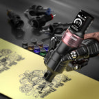 Kit de pluma máquina de tatuaje rotativa inalámbrica POSEIDON, motor sin núcleo de trazo ajustable de 2.4-4.2 mm, dos baterías con pantalla digital de 2300 mAh, viene con 10 agujas de tatuaje y otras adiciones