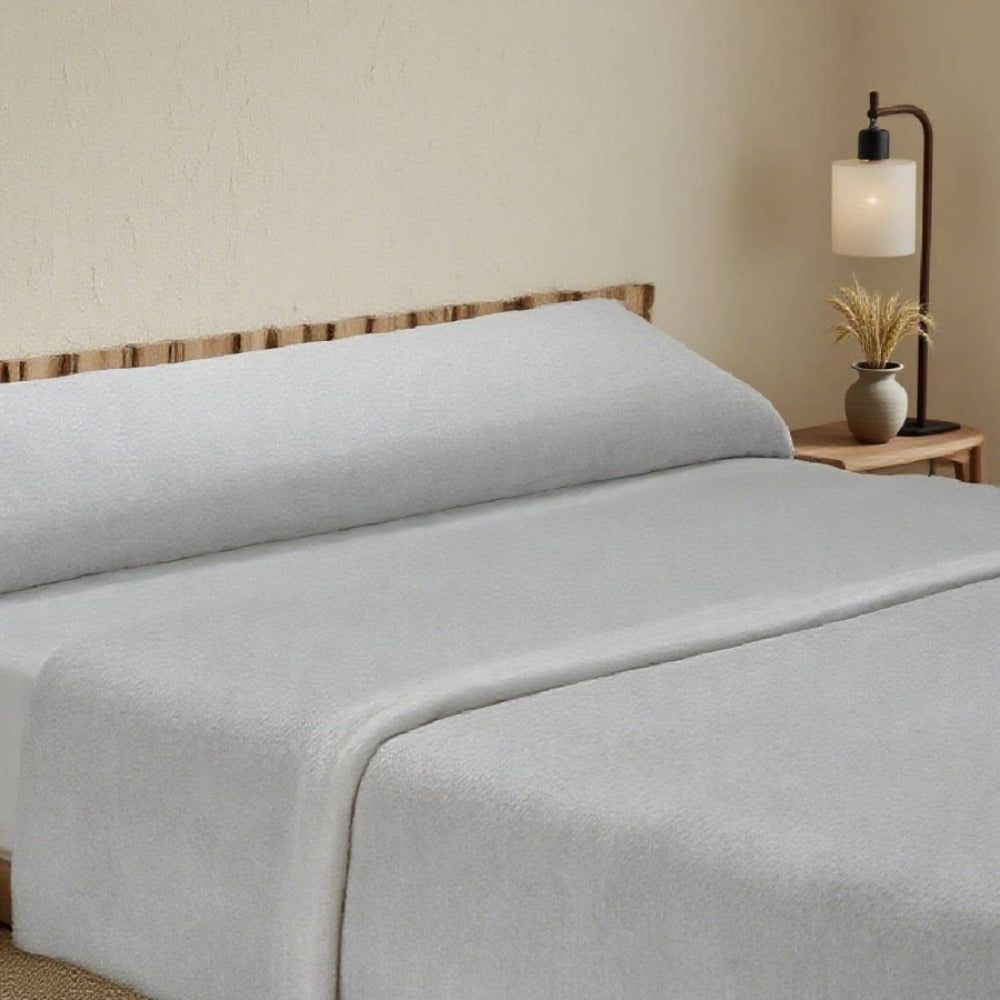 Juego de cama de tres piezas apto para todas las estaciones, que incluye una sábana, una sábana ajustable y fundas de almohada. Medidas: 90 cm, 105 cm, 135 cm, 150 cm y 180 cm.