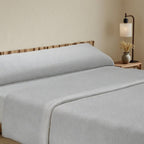 Juego de cama de tres piezas apto para todas las estaciones, que incluye una sábana, una sábana ajustable y fundas de almohada. Medidas: 90 cm, 105 cm, 135 cm, 150 cm y 180 cm.