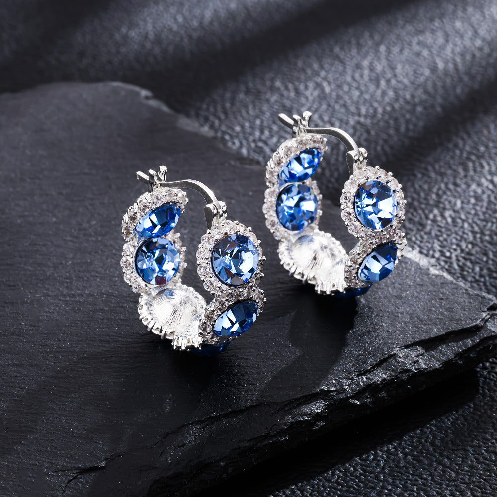 Pendientes de plata 925 de alta calidad para mujer con circonita sintética azul en diseño de corona, perfectos para ocasiones elegantes y a la moda. Regalos ideales para Navidad, San Valentín o cumpleaños, presentados en una hermosa caja de regalo.