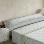 Juego de cama de tres piezas apto para todas las estaciones, que incluye una sábana, una sábana ajustable y fundas de almohada. Medidas: 90 cm, 105 cm, 135 cm, 150 cm y 180 cm.