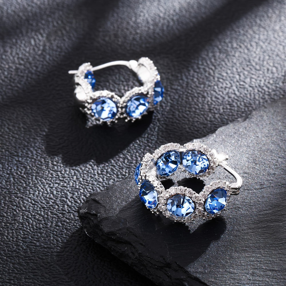 Pendientes de plata 925 de alta calidad para mujer con circonita sintética azul en diseño de corona, perfectos para ocasiones elegantes y a la moda. Regalos ideales para Navidad, San Valentín o cumpleaños, presentados en una hermosa caja de regalo.