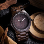 Leeev Reloj de Mano Ligero y Distintivo de Madera para Hombre, Colección Uwood Hecho a Mano de Sándalo Analógico de Cuarzo Vintage con Números Romanos, Reloj de Pulsera de Madera Natural