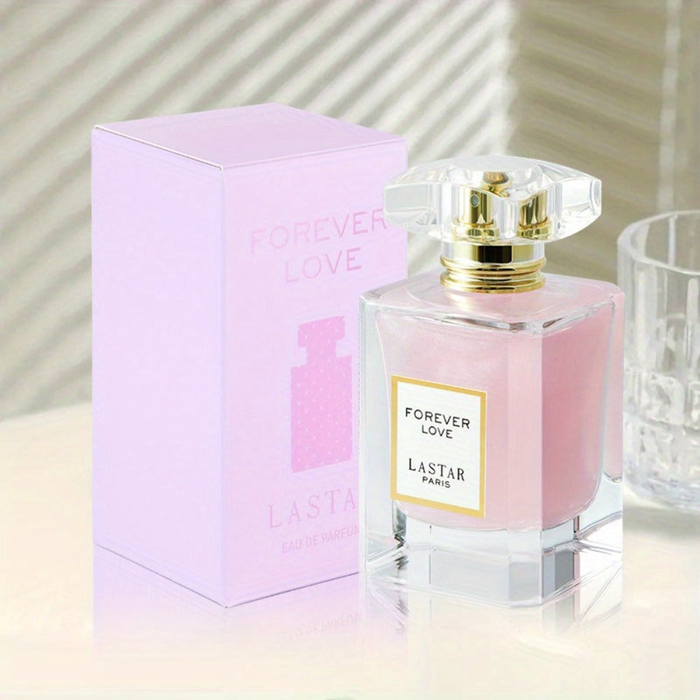 LASTAR Paris Forever Love Fragrance 1.86Oz, una fragancia floral romántica con aroma a rosa, jazmín, vainilla y pachulí. Ofrece un aroma suave y refrescante, es de larga duración y viene en un elegante frasco de vidrio rosa con tapa dorada.