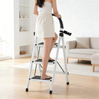 Escalera plegable de acero inoxidable, escalera portátil multifuncional, equipada con pedales anchos antideslizantes, ligera, duradera y compacta, fácil de transportar. Adecuada para el hogar, la oficina, el dormitorio, la cocina y el jardín, etc. Escenar